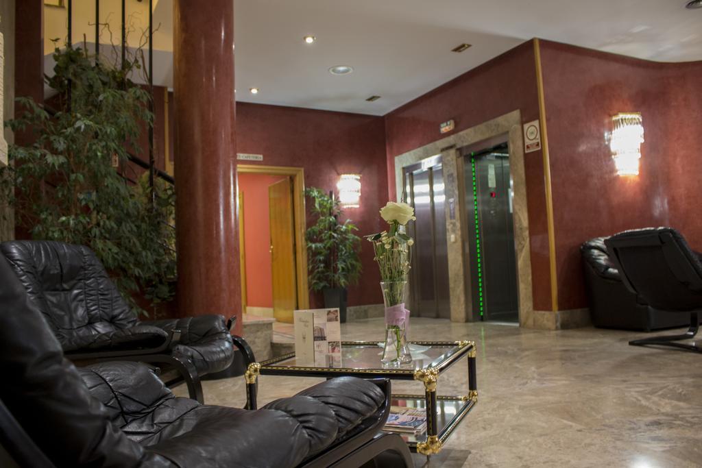 Hotel Helmantico Villares de la Reina Exteriör bild
